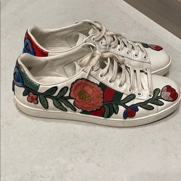 Gucci Sneakers - Picture 1 of 3